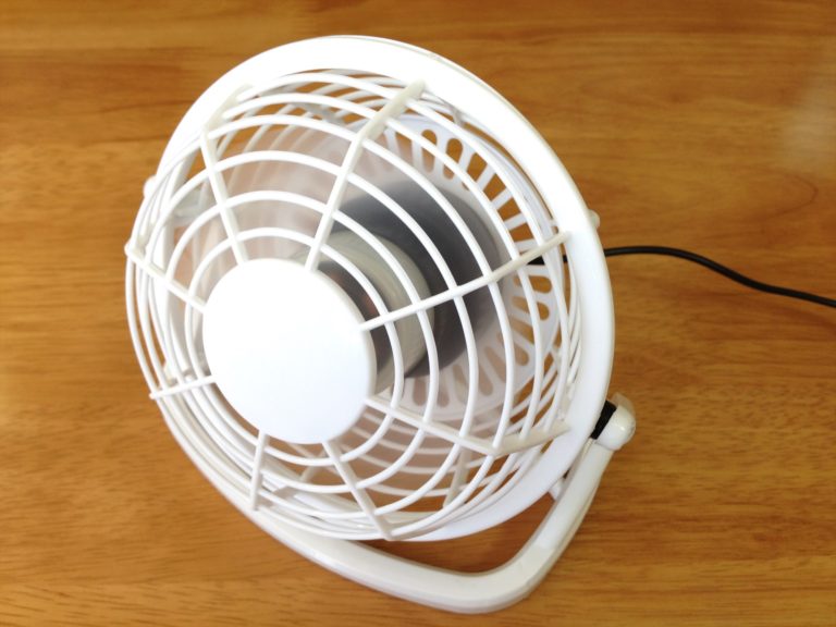 300円！静か！ダイソー「USBミニ扇風機」レビュー