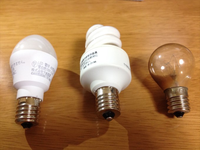 ダイソーの200円LED電球を比較する！LEDと蛍光灯と白熱電球